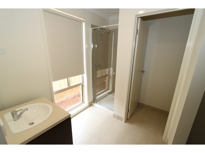 11 Triandra Drive, Brookfield VIC 3338