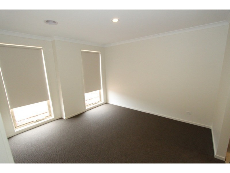 11 Triandra Drive, Brookfield VIC 3338