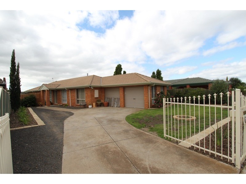 26 Gamalite Drive, Melton VIC 3337