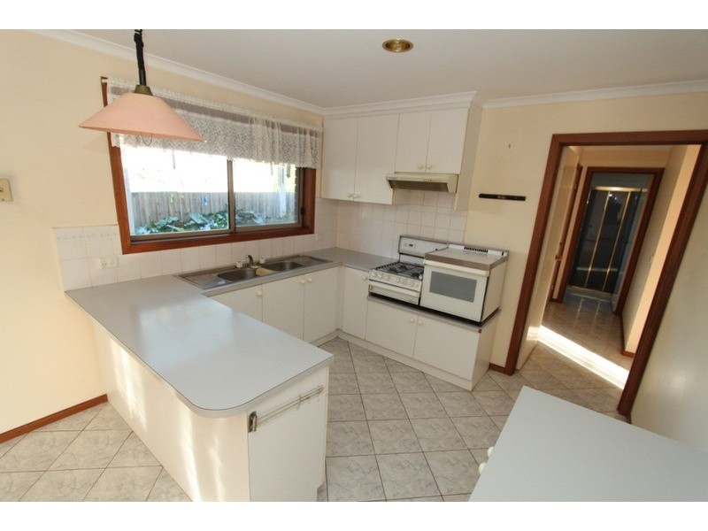 2/6 Oakfield Court, Melton South VIC 3338