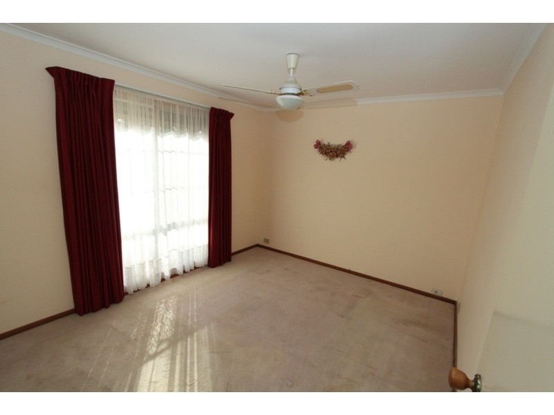 2/6 Oakfield Court, Melton South VIC 3338