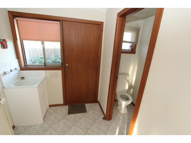 2/6 Oakfield Court, Melton South VIC 3338