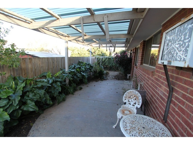 2/6 Oakfield Court, Melton South VIC 3338