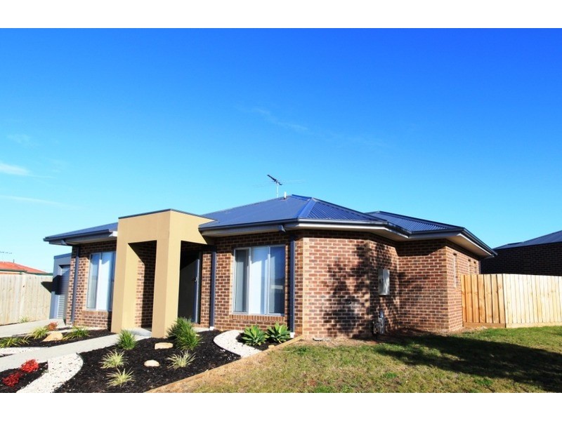 1 Bronton Close, Melton VIC 3337