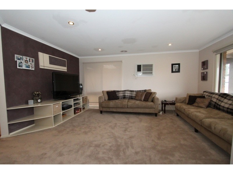 4 Merdon Place, Kurunjang VIC 3337