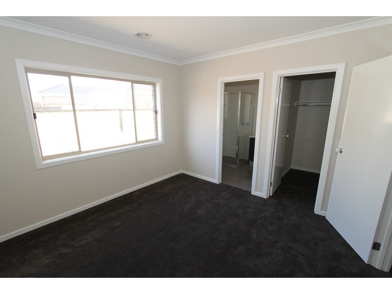 1/14 Marlo Drive, Melton West VIC 3337