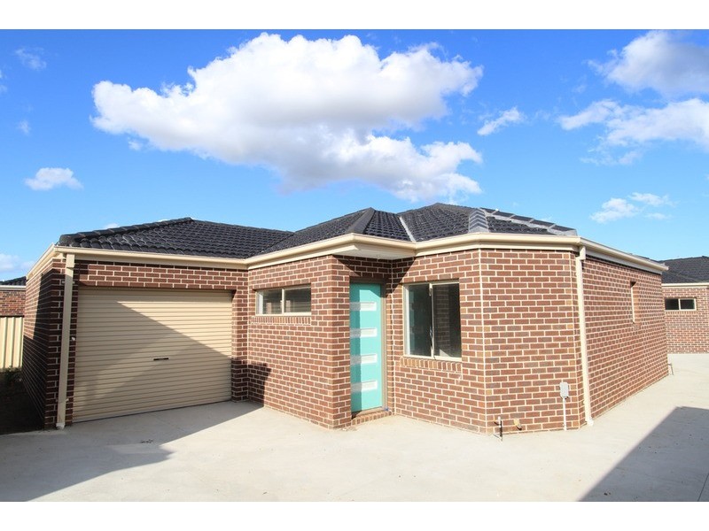 2/14 Marlo Drive, Melton West VIC 3337