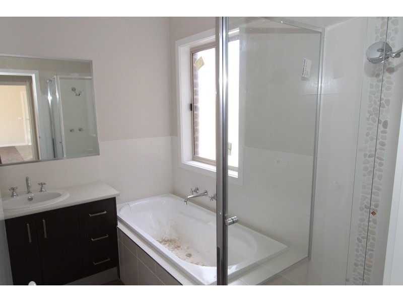 2/14 Marlo Drive, Melton West VIC 3337