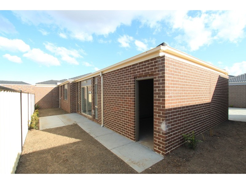 2/14 Marlo Drive, Melton West VIC 3337