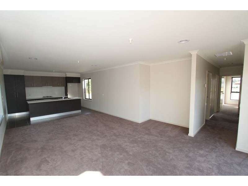 1/21 – 29 Lakewood Boulevard, Melton VIC 3337