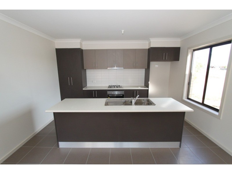 1/21 – 29 Lakewood Boulevard, Melton VIC 3337