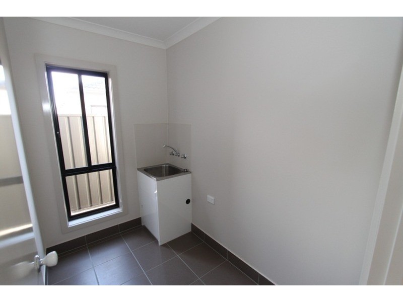 1/21 – 29 Lakewood Boulevard, Melton VIC 3337