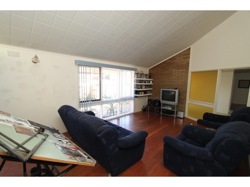 7 Lansell Place, Melton West VIC 3337