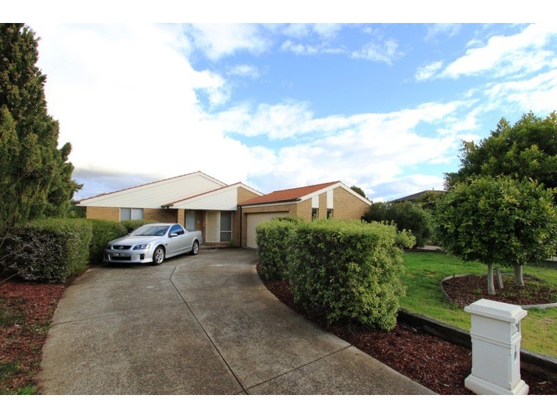 7 Hoddle Court, Melton West VIC 3337