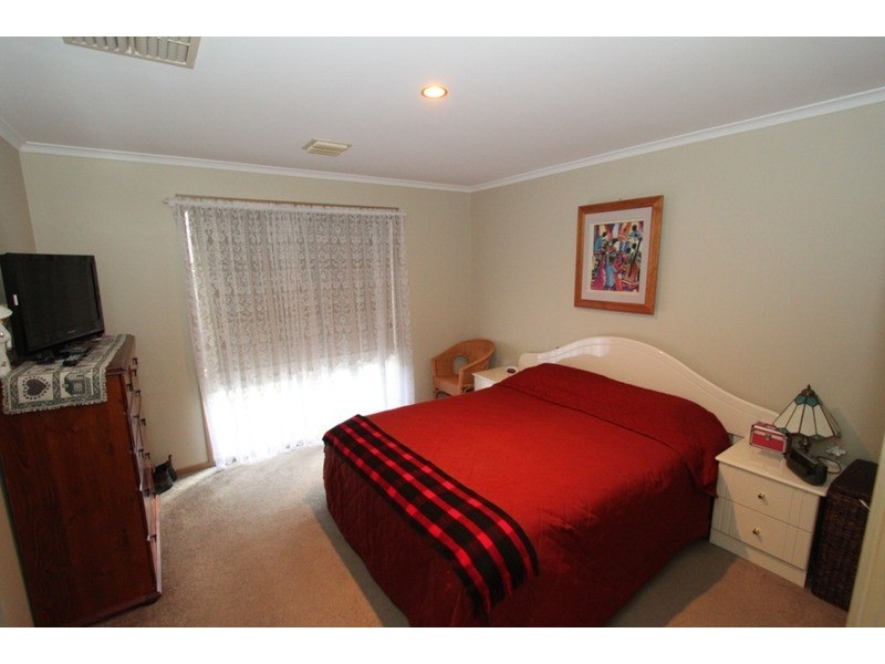 7 Hoddle Court, Melton West VIC 3337