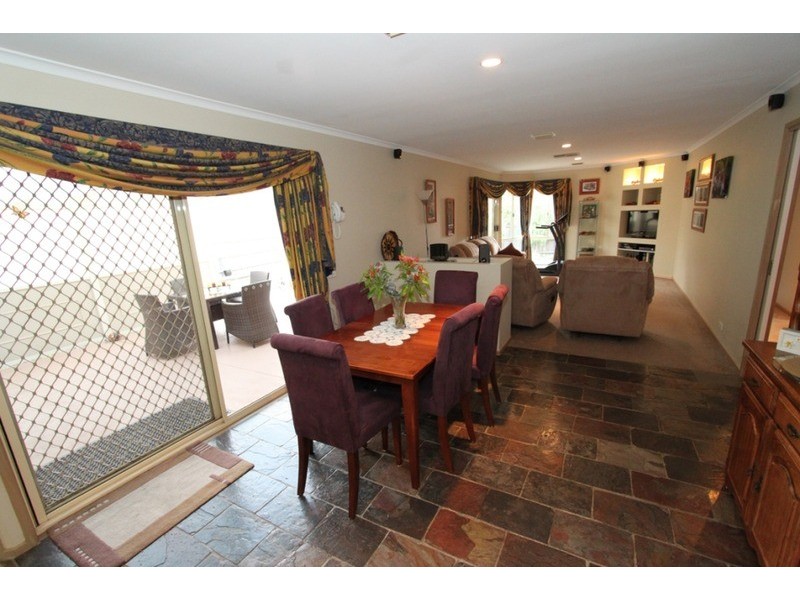 7 Hoddle Court, Melton West VIC 3337
