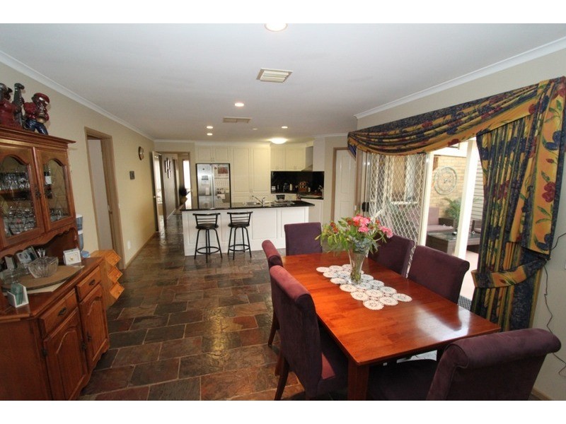 7 Hoddle Court, Melton West VIC 3337