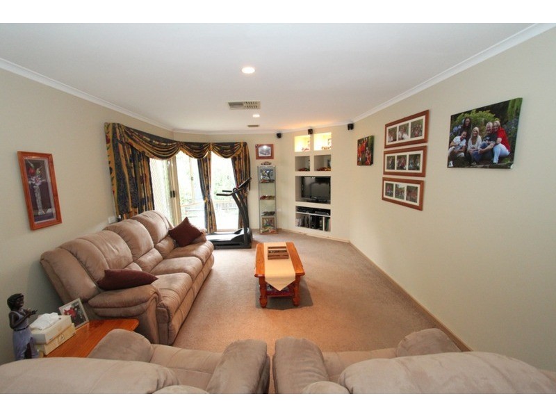 7 Hoddle Court, Melton West VIC 3337
