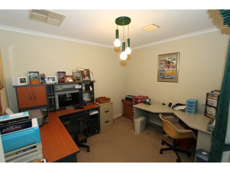 7 Hoddle Court, Melton West VIC 3337
