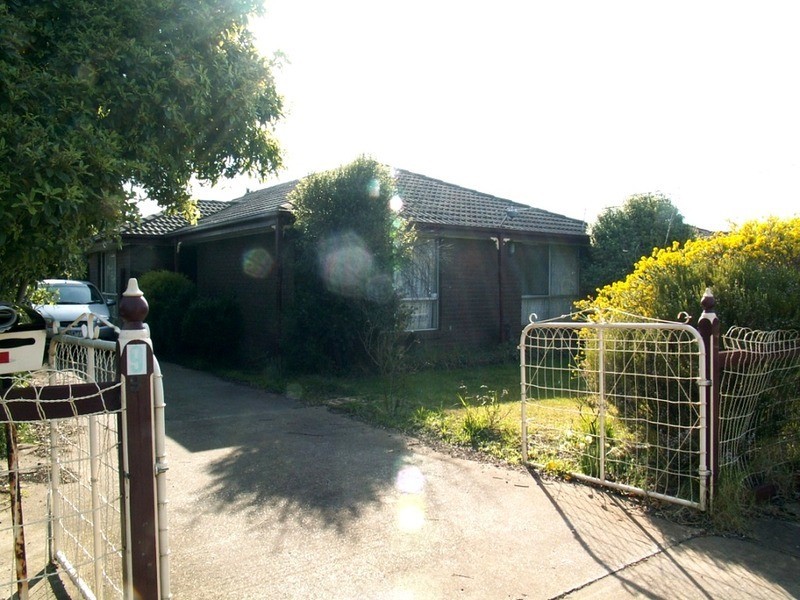 9 Carina Drive, Melton VIC 3337