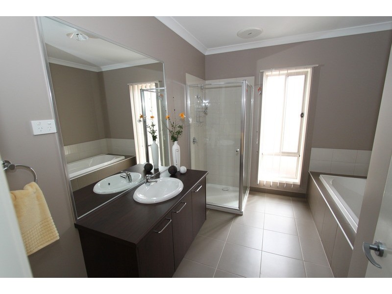 16 Magpie Street, Brookfield VIC 3338