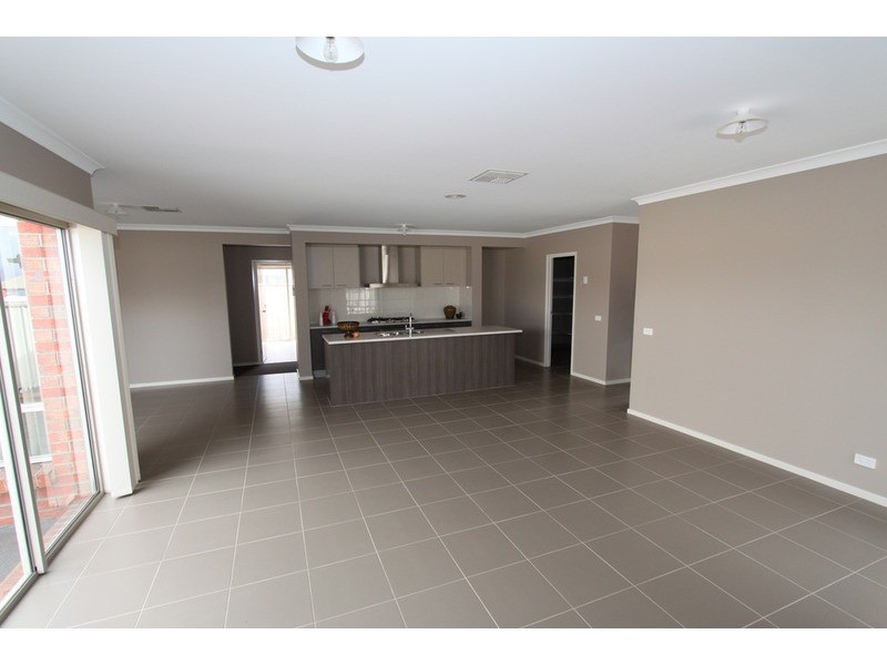 16 Magpie Street, Brookfield VIC 3338