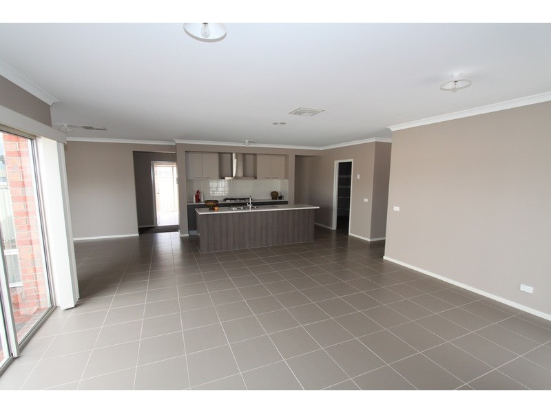 16 Magpie Street, Brookfield VIC 3338