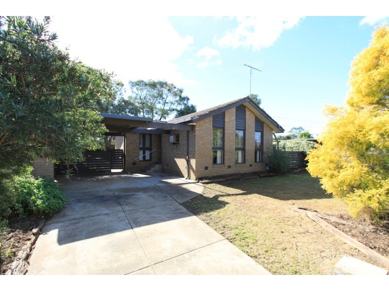 19 Brixton Place, Melton VIC 3337