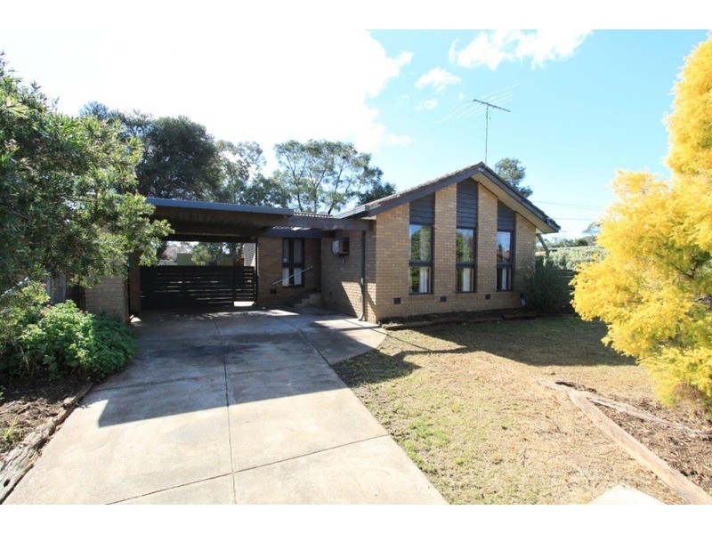 19 Brixton Place, Melton VIC 3337