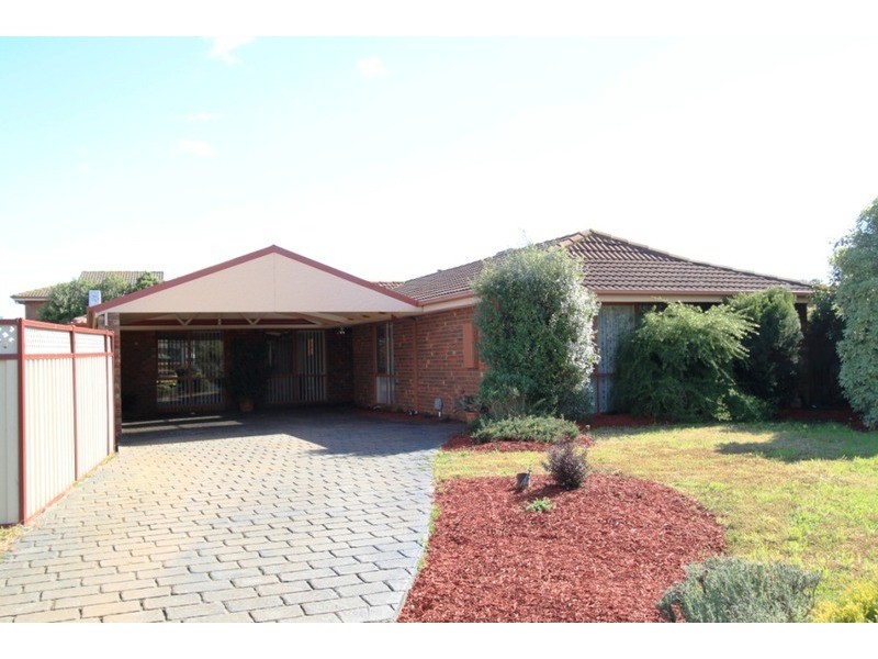 6 Catalina Place, Melton West VIC 3337