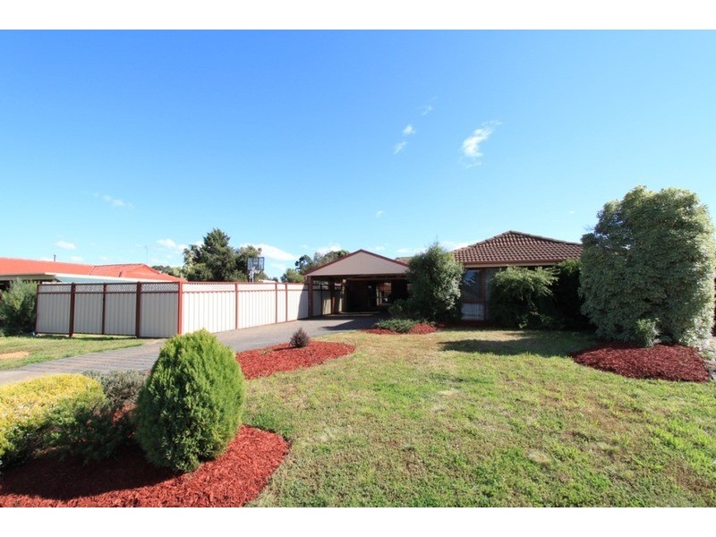 6 Catalina Place, Melton West VIC 3337