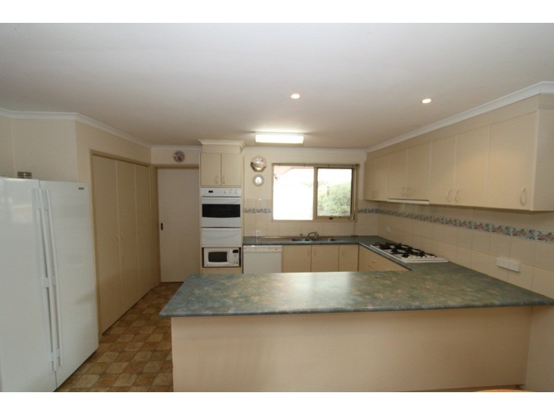 6 Catalina Place, Melton West VIC 3337