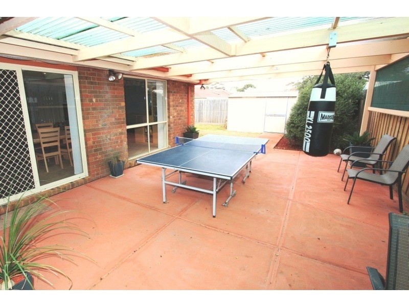 6 Catalina Place, Melton West VIC 3337