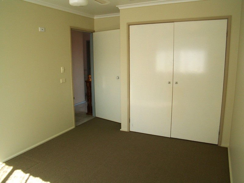 16 Moss Street, Melton South VIC 3338