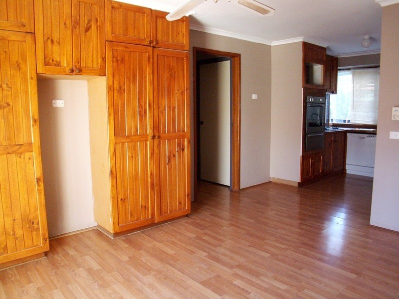 16 Moss Street, Melton South VIC 3338