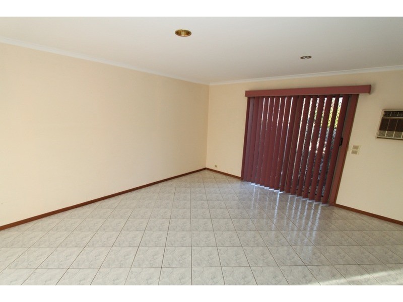 2/6 Oakfield Court, Melton South VIC 3338