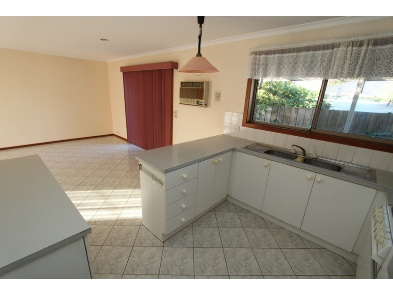 2/6 Oakfield Court, Melton South VIC 3338