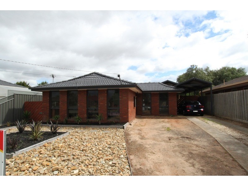 13 Bourke Road, Melton South VIC 3338