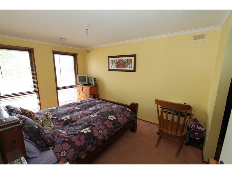 13 Bourke Road, Melton South VIC 3338