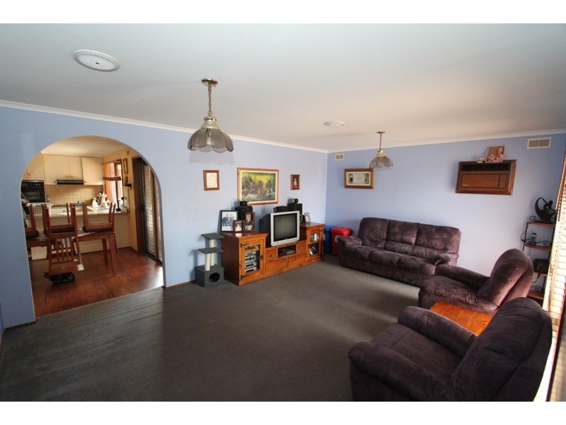 13 Bourke Road, Melton South VIC 3338