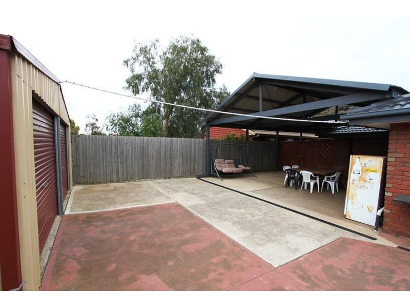 13 Bourke Road, Melton South VIC 3338