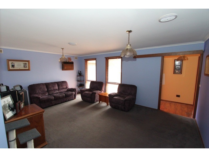 13 Bourke Road, Melton South VIC 3338