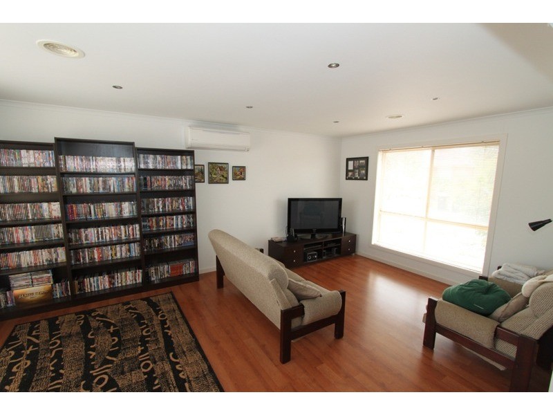 1/85 Kirkton Drive, Melton VIC 3337