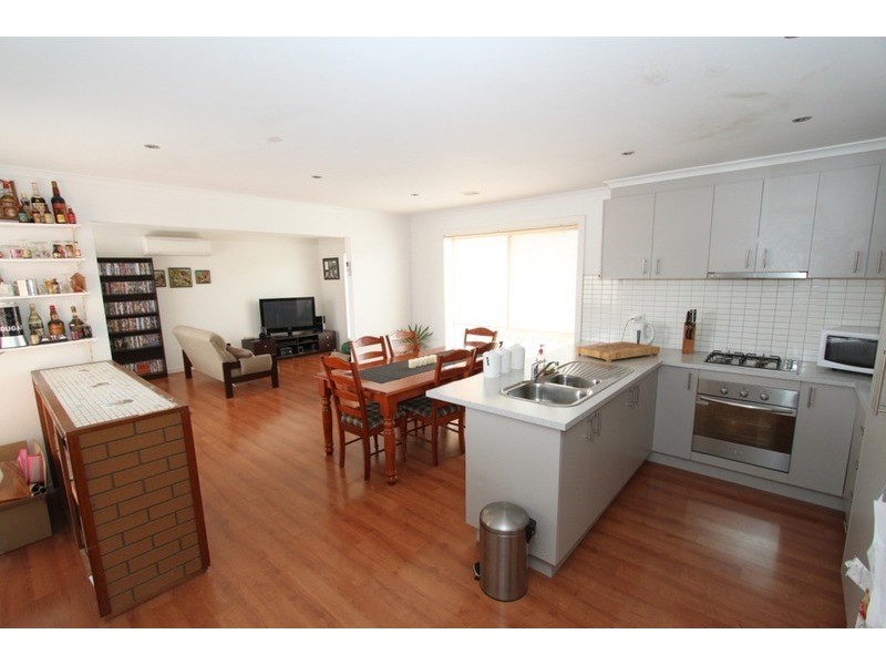 1/85 Kirkton Drive, Melton VIC 3337