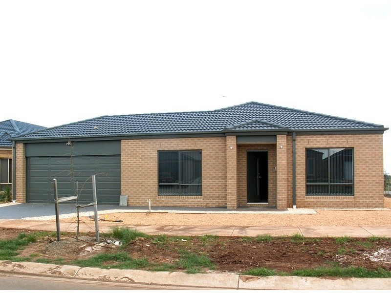 1/8 Birch Lane, Melton West VIC 3337