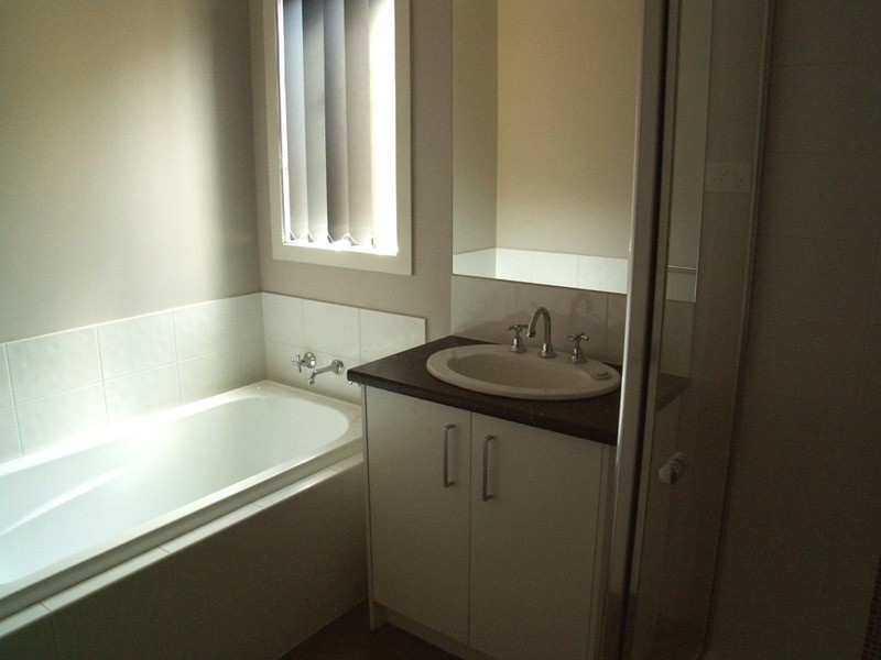 1/8 Birch Lane, Melton West VIC 3337