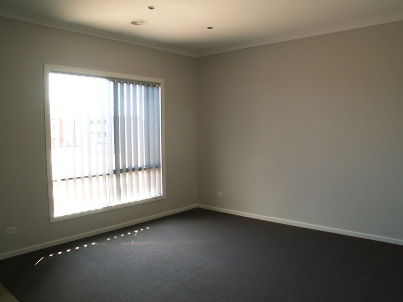 1/8 Birch Lane, Melton West VIC 3337