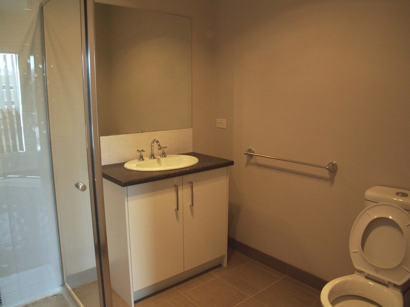 1/8 Birch Lane, Melton West VIC 3337