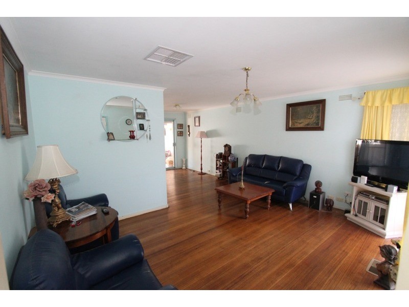 16 Oldershaw Road, Melton VIC 3337