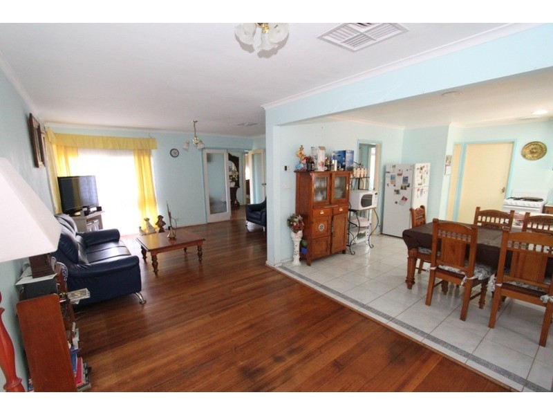 16 Oldershaw Road, Melton VIC 3337